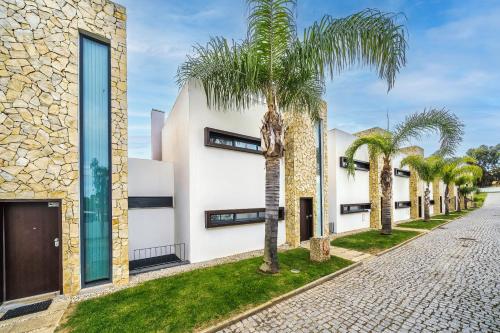 Townhouse 3 Bedroom Townhouse Olhos de Agua Communal pool AT03 — 4-Star Luxury Hotel in Olhos De Agua, Portugal