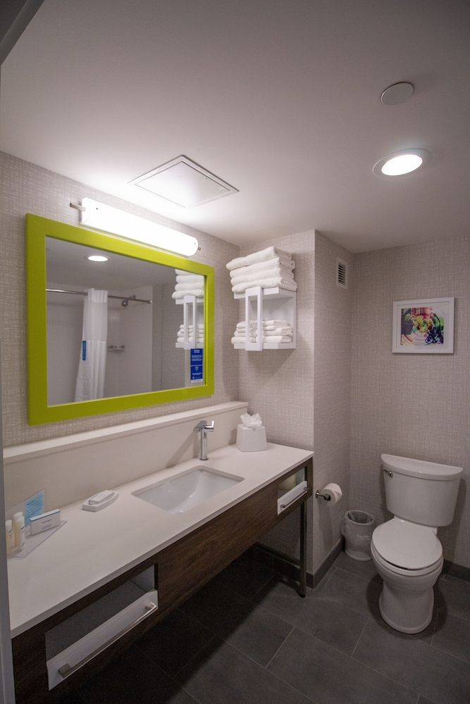 Hampton Inn & Suites North Attleboro - photo 16