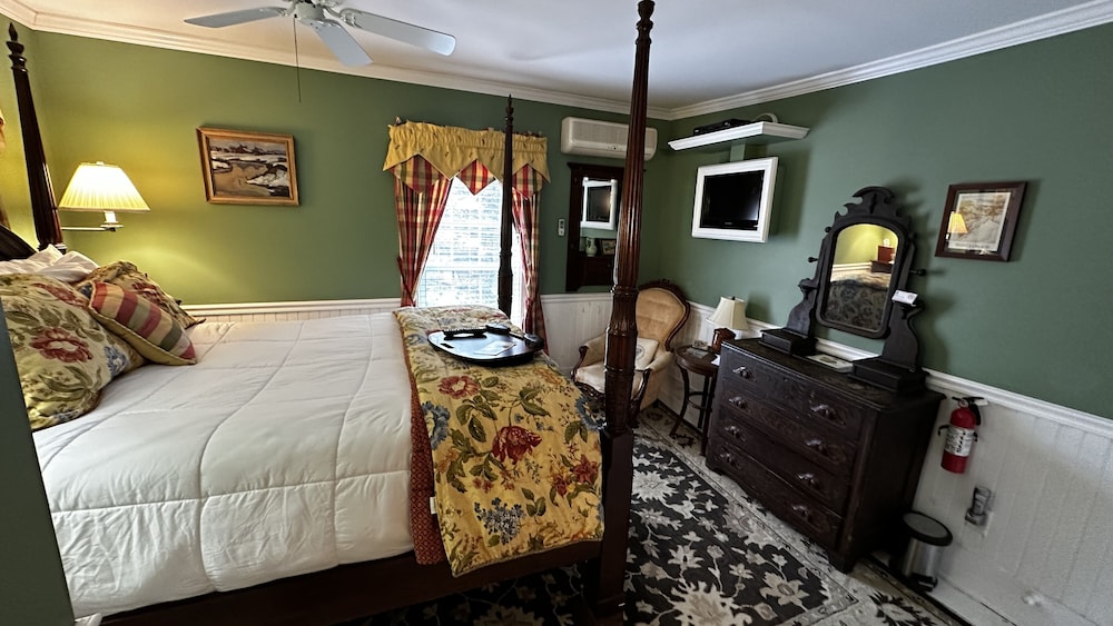 Phineas Swann Inn & Spa - photo 46