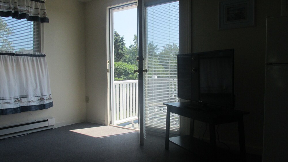 The Lynwood Inn - photo 8