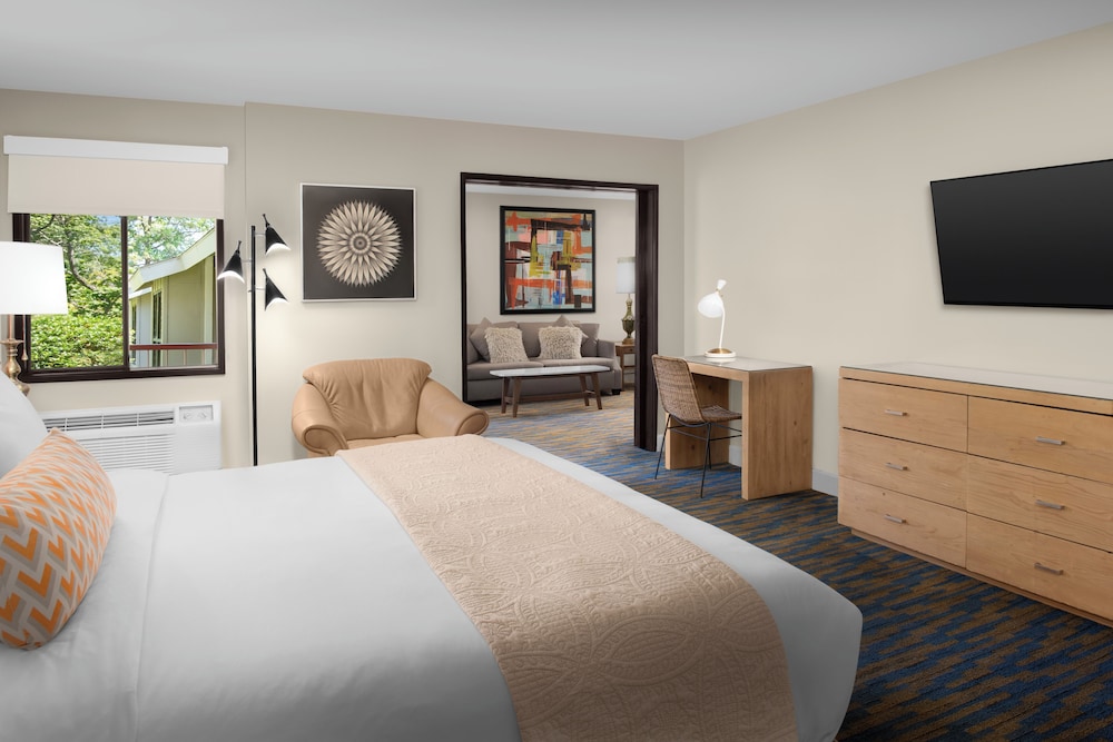 Ashland Hills Hotel & Suites - photo 28