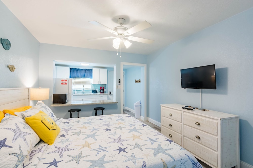 Upham Beach Inn - photo 9