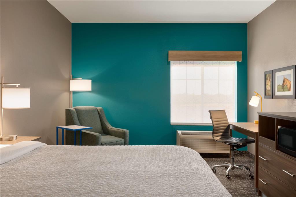 La Quinta Inn & Suites by Wyndham Shawnee - photo 12