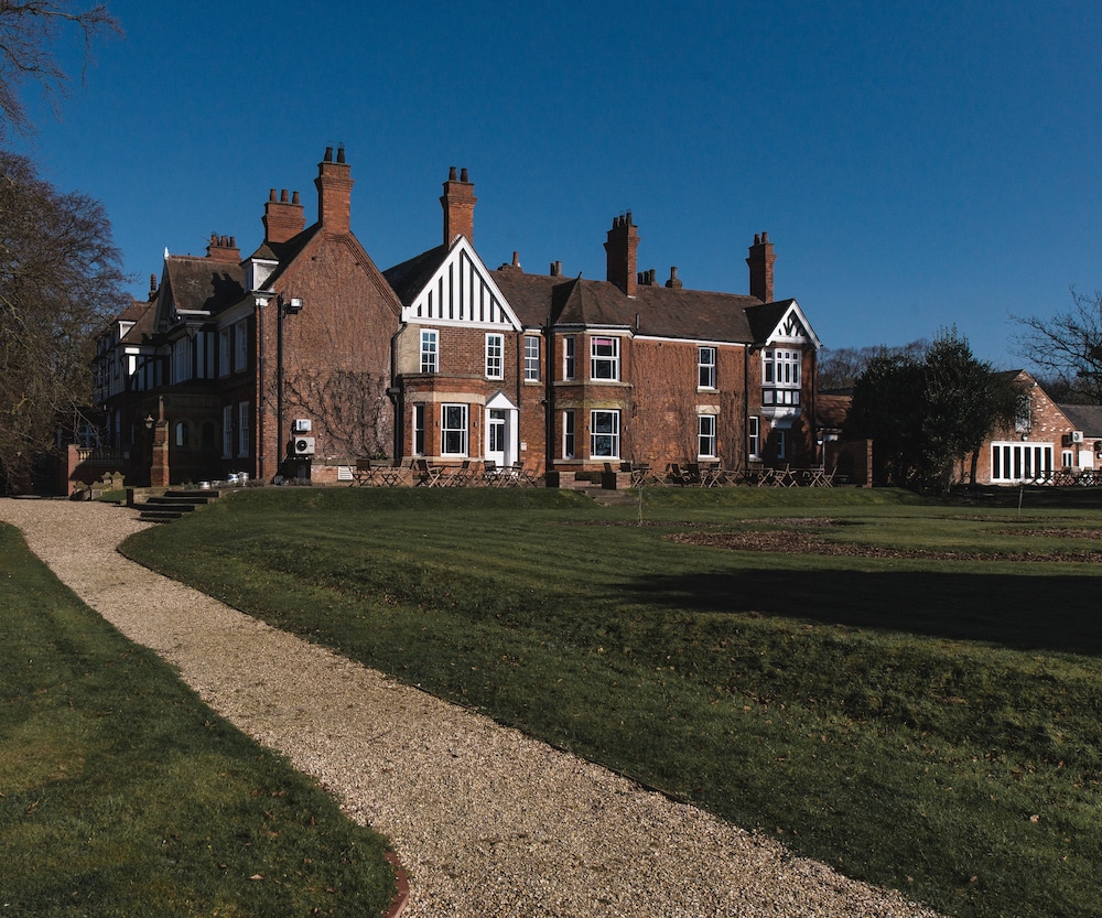 Healing Manor Hotel - carbon neutral hotel in Grimsby