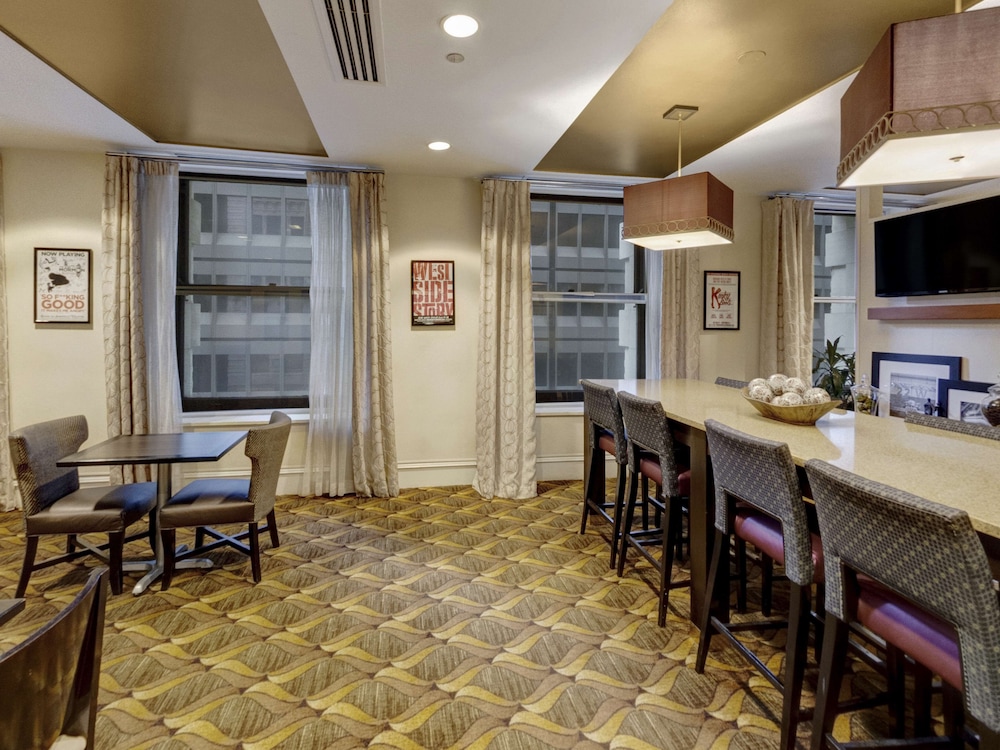 Hampton Inn Majestic Chicago Theatre District - photo 30