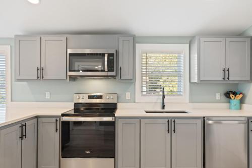 222 W Ashley Sea Breeze Minutes to the Ocean and Downtown Folly Beach - photo 8