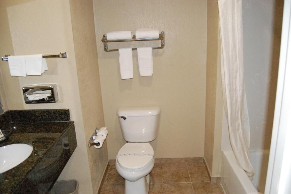 Pleasant Hill Inn - photo 11