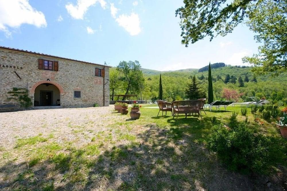 Poggiolino by PosarelliVillas — 4-Star Luxury Hotel in Chitignano, Italy
