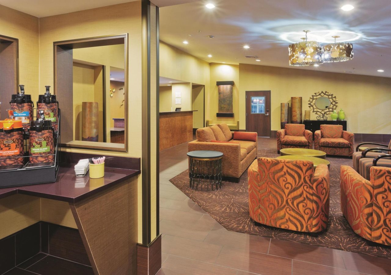 La Quinta Inn & Suites by Wyndham Las Vegas Tropicana