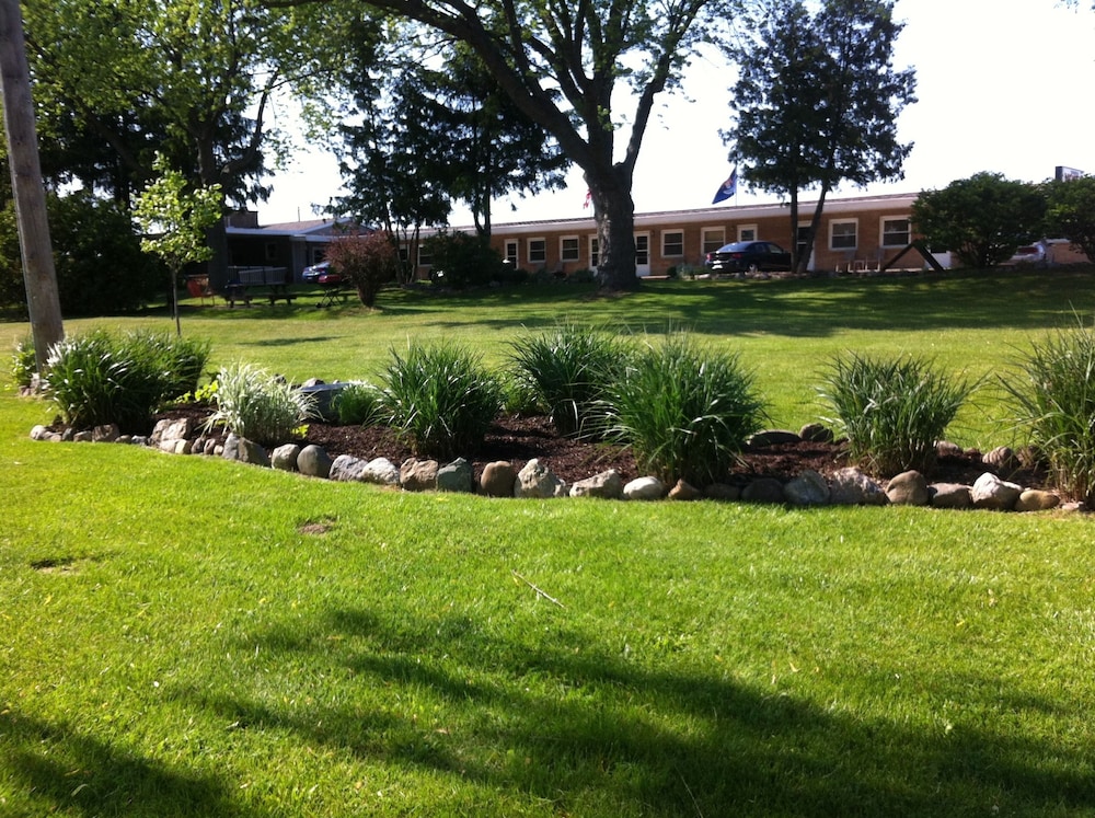 The Triangle Motel - photo 33