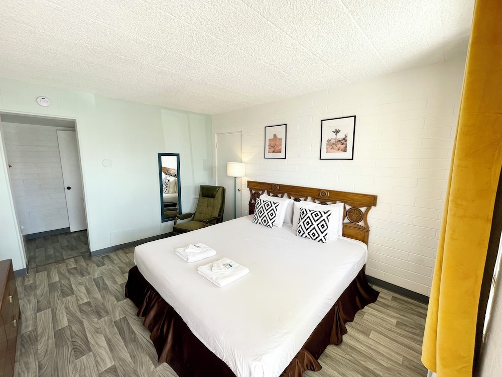 The Postcard Motel - photo 46