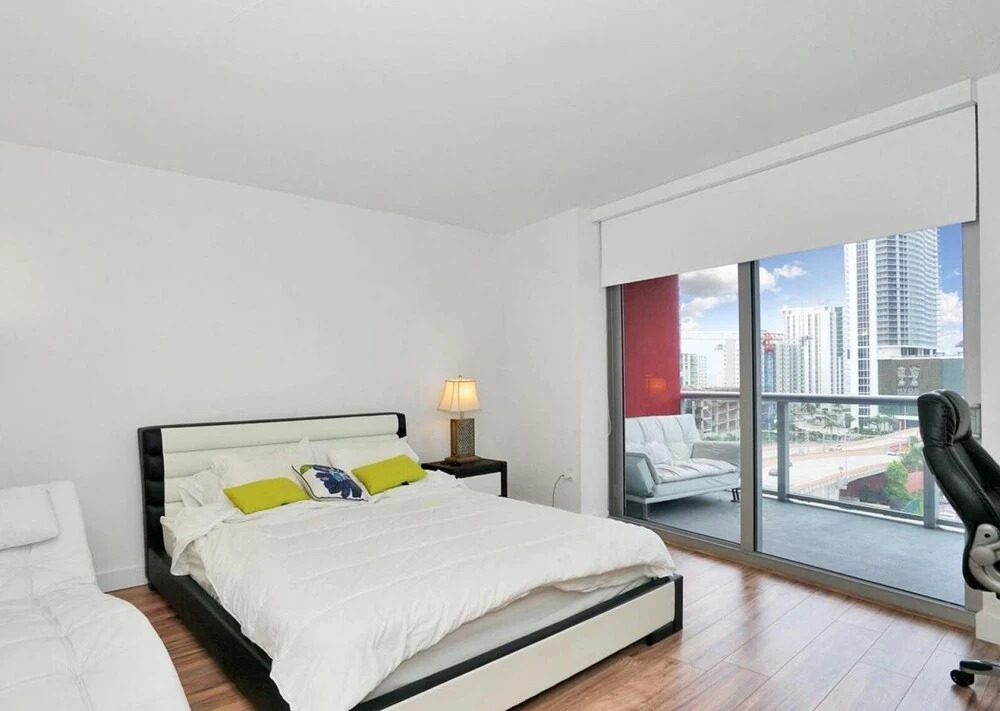 Incredible Bay View 3 Bed Private Floor Apt 1101 BW Resort Miami FL - photo 2