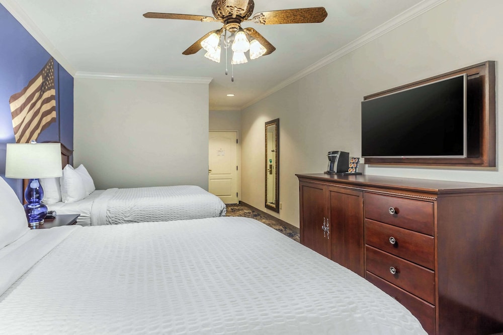 Clarion Pointe Sulphur Springs - photo 18