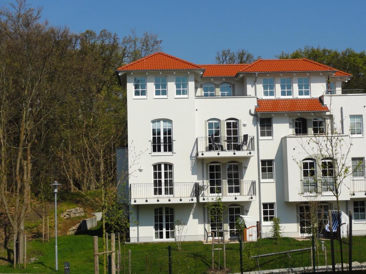 3 Zimmer Ferienwohnung Haus Meeresblick mit Meerblick A005 mit Südterrasse und Strandkorb — 4-Star Luxury Hotel in Ostseebad Sellin, Germany