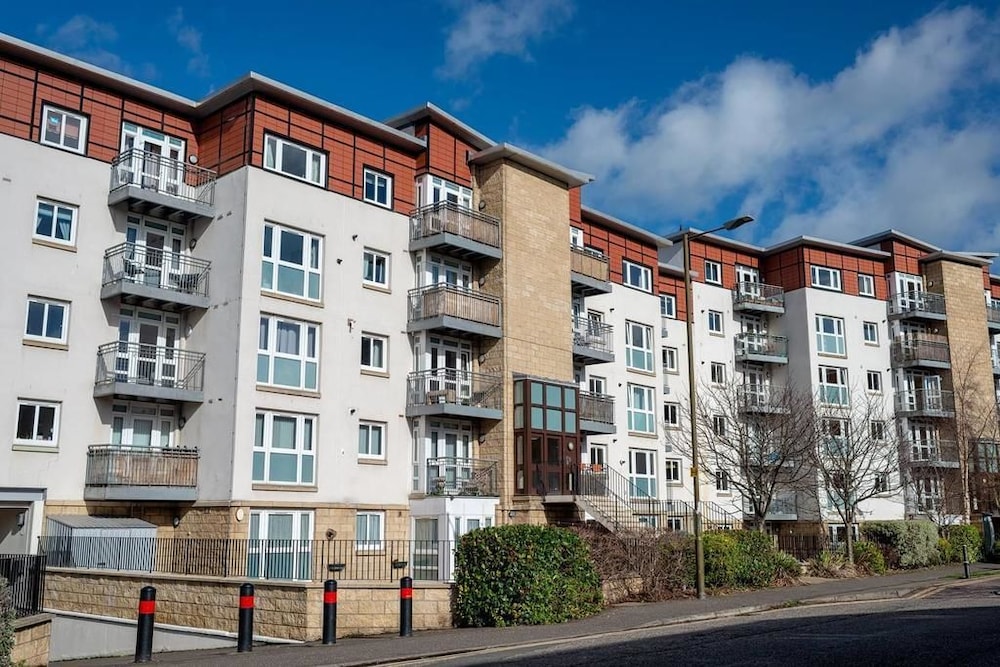 Modern Bright Apartment Near Centre — 4-Star Luxury Hotel in Edinburgh, United Kingdom