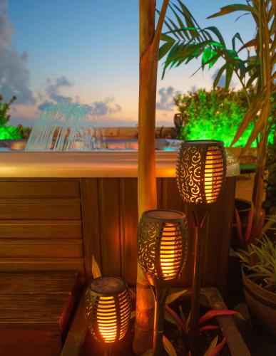 Luxury 4 Bedroom Penthouse with Private Jacuzzi steps from hotel zone