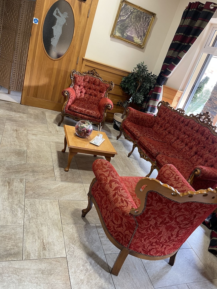 The Hedges Hotel — hotel in Ballymoney