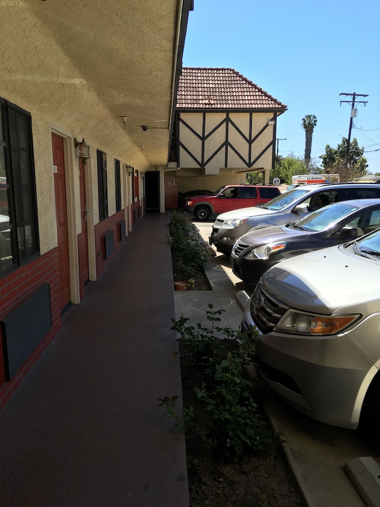 Executive Suites Inn - photo 19