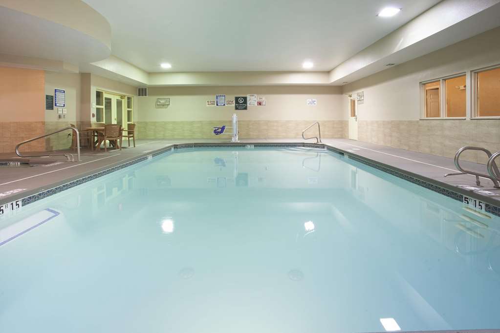 La Quinta Inn & Suites by Wyndham Albuquerque Midtown - photo 12