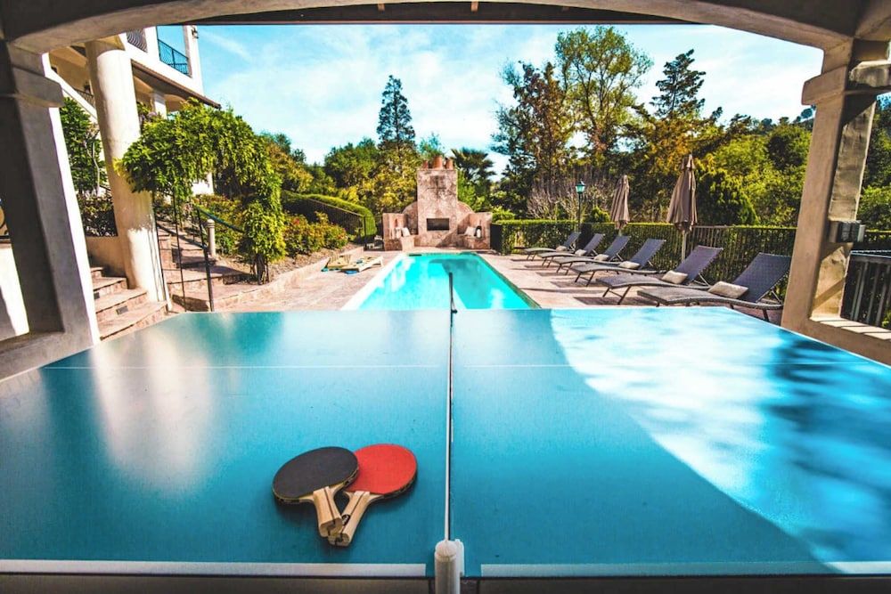 5 Acre Estate w Lake Pool & Hot Tub De Luz by Avantstay - photo 6