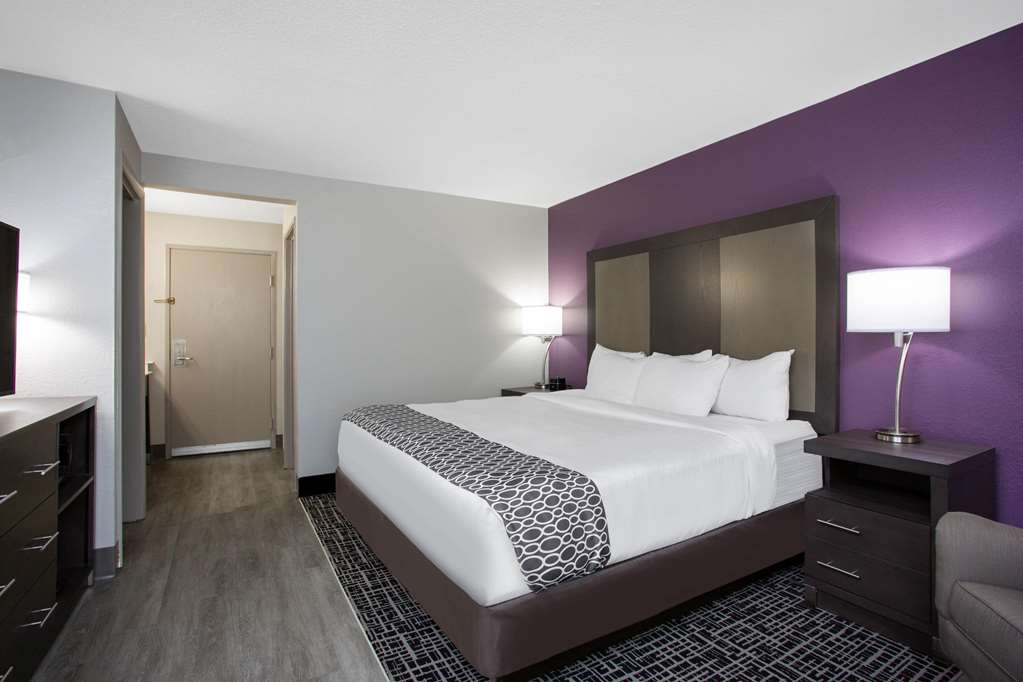 La Quinta Inn & Suites by Wyndham Roanoke Salem - photo 33