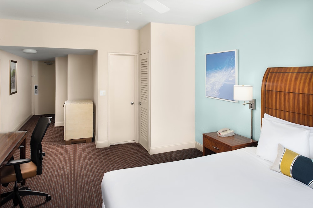 Sherry Frontenac Oceanfront Hotel - photo 44