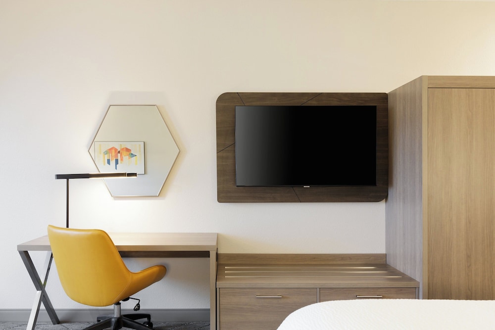 Holiday Inn Express & Suites Oak Ridge by IHG - photo 13