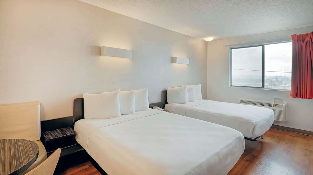Studio 6 Suites Los Angeles CA Los Angeles LAX - photo 13