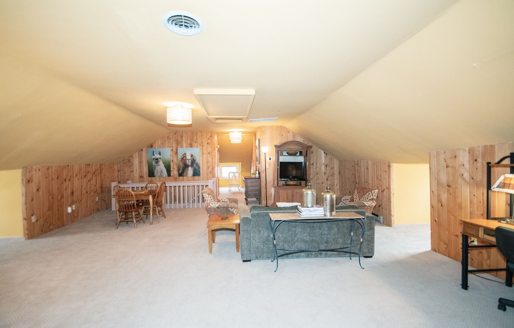 Looking Glass Inn - photo 34