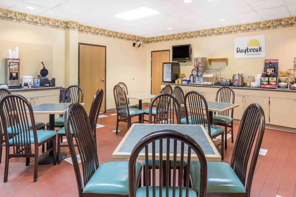 Days Inn & Suites by Wyndham Bridgeport Clarksburg - photo 14