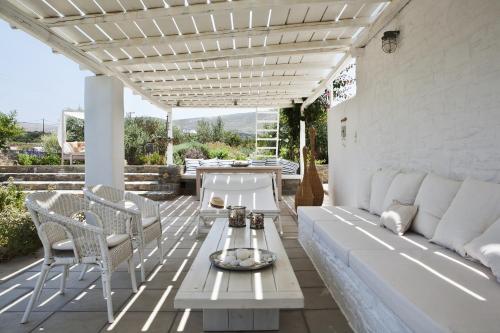 Sea Paros Holiday Villa with panoramic views over Naoussa bay — 4-Star Luxury Hotel in Paros, Greece