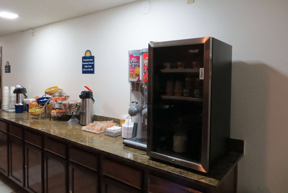 Days Inn by Wyndham Alamosa - photo 49