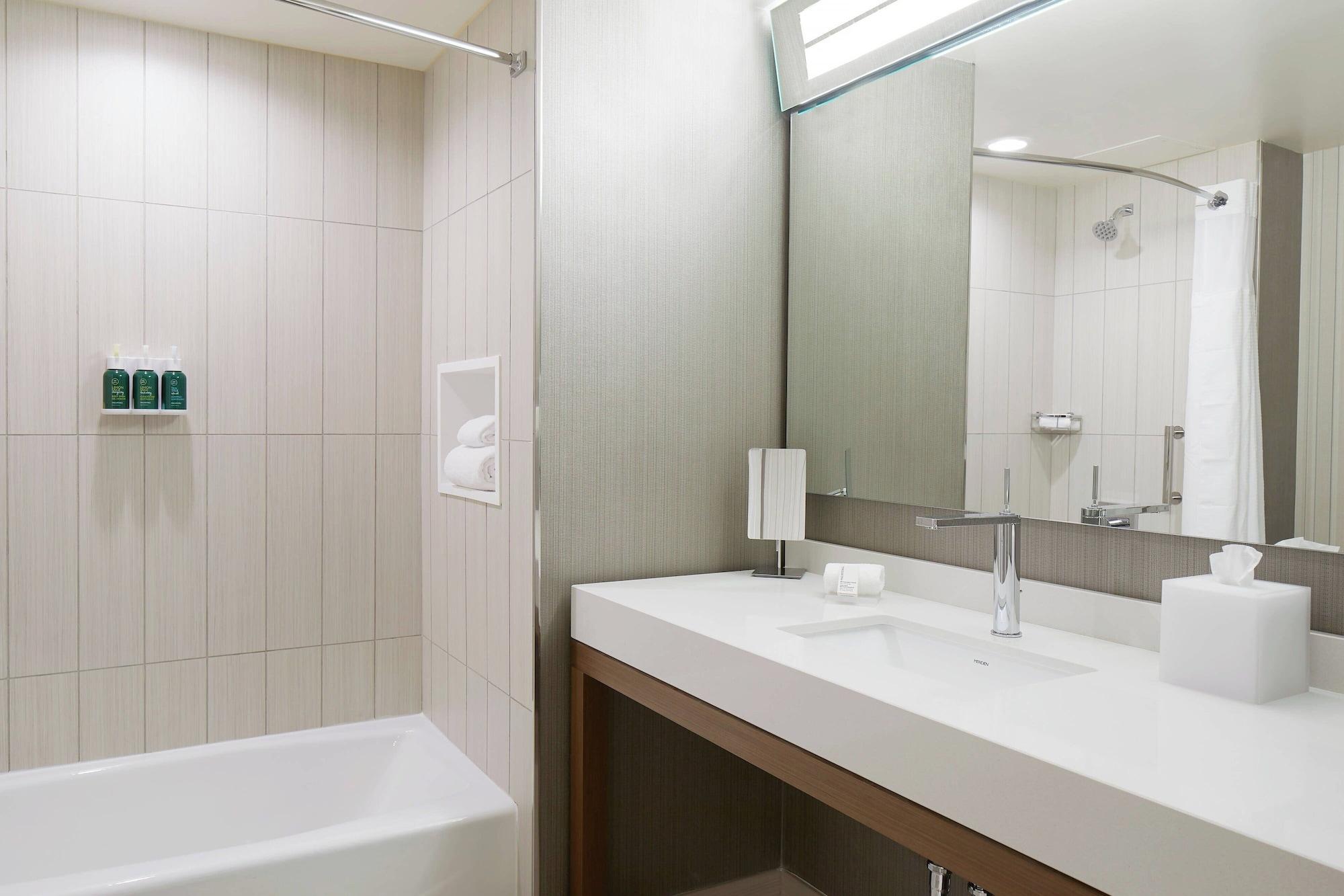 Courtyard by Marriott Baltimore Downtown McHenry Row - photo 21