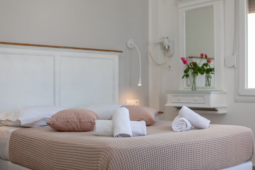 Nikos Verikokos Studios — 4-Star Luxury Hotel in Naxos, Greece