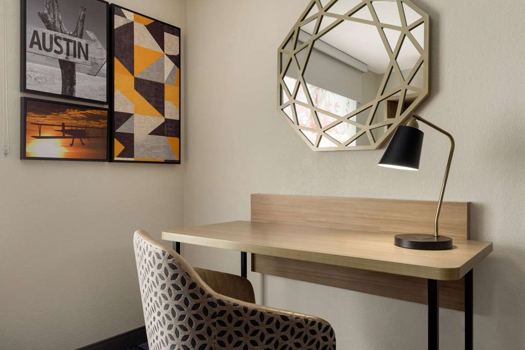 La Quinta Inn & Suites by Wyndham Austin Southwest - photo 16