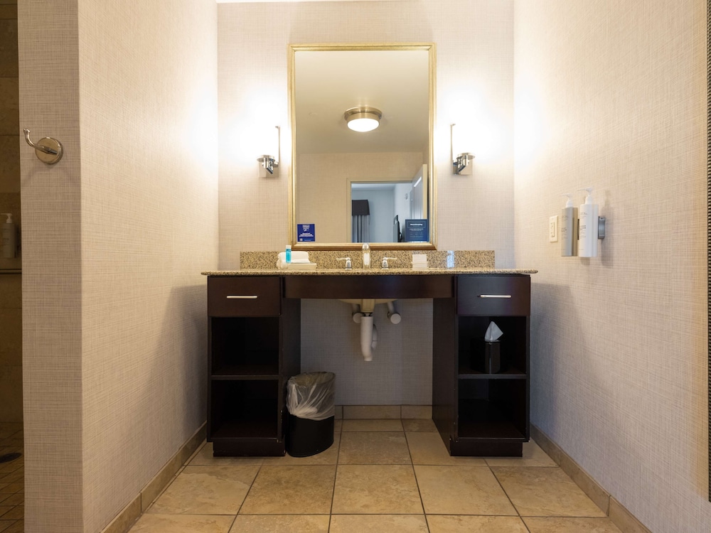 Homewood Suites by Hilton Joplin - photo 39