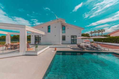 NAHIA Collection Villa — 4-Star Luxury Hotel in Campofelice Di Roccella, Italy
