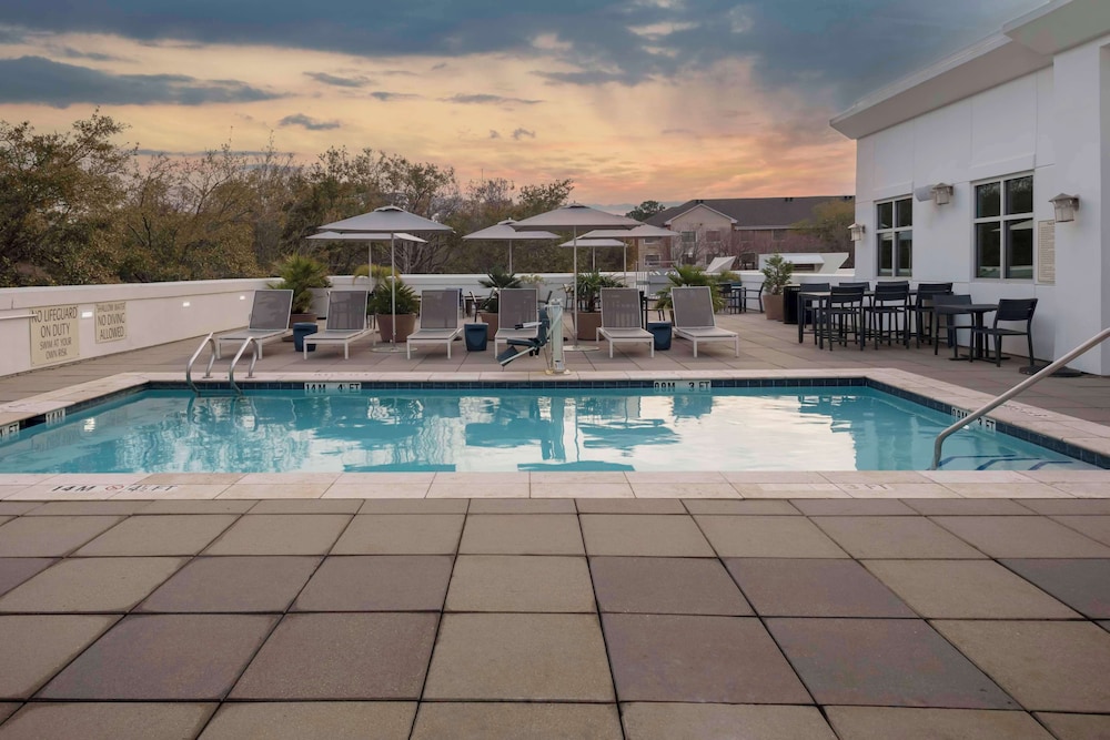 Hilton Garden Inn Charleston Mt. Pleasant - photo 20