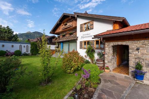 Ferienhaus Alpensonne — 4-Star Luxury Hotel in Mittenwald, Germany