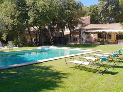 Villa de 4 chambres avec piscine privee jardin clos et wifi a Orange — 4-Star Luxury Hotel in Orange, France