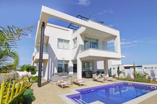 Villa Amelia — 4-Star Luxury Hotel in Paralimni, Cyprus