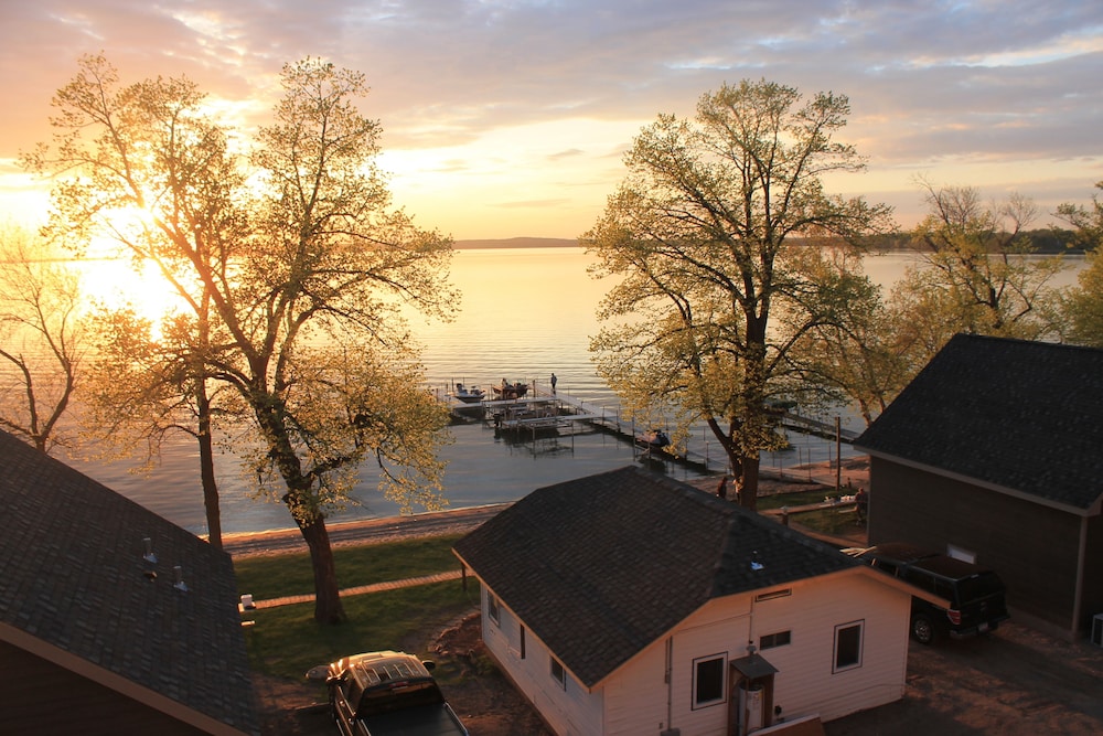 Viking Bay Resort & Lodge — hotel in Minneota