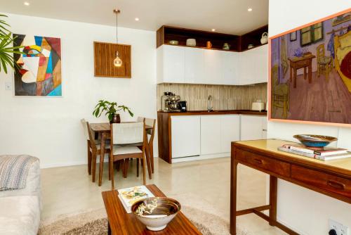 Renovated remote work 3 bed gem with ACs & views