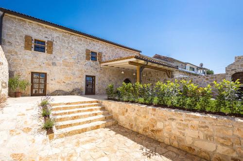 Stone house Dijana Istria Sveti Lovrec — 4-Star Luxury Hotel in Sveti Lovrec Pazenaticki, Croatia