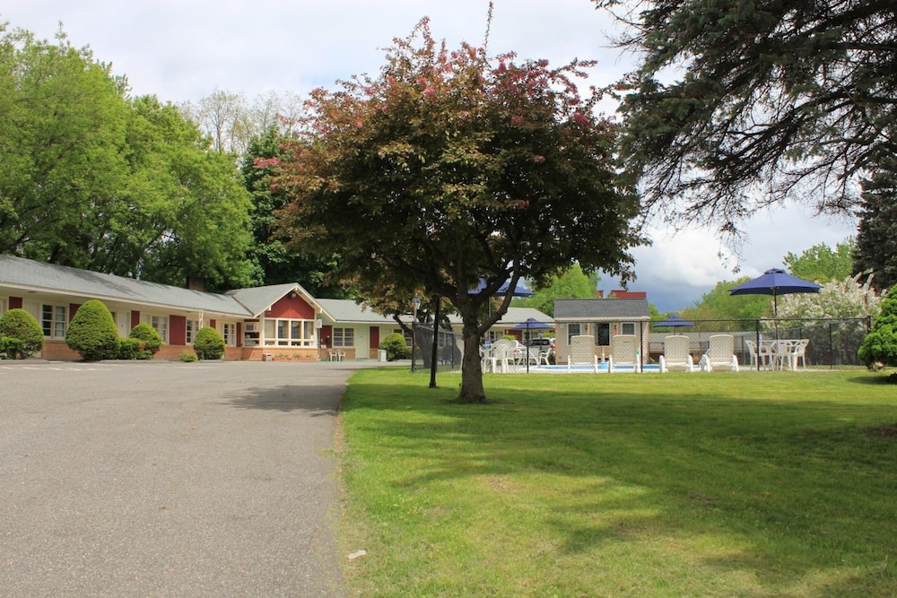 Berkshire Inn - photo 26