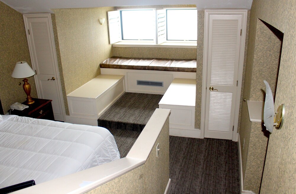 Roberts Riverwalk Urban Resort Hotel - photo 24