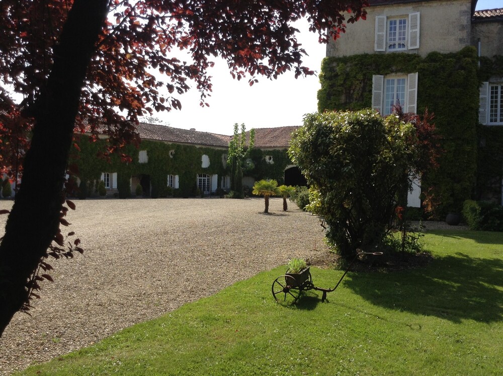 Logis de Guîtres — 4-Star Luxury Hotel in Chassors, France