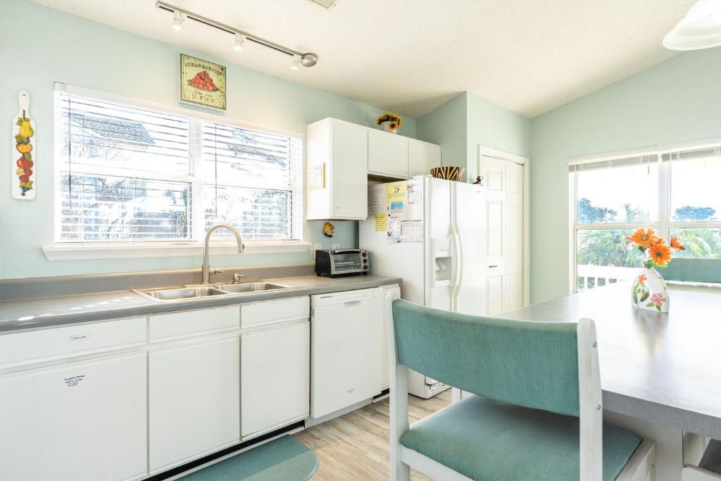 See Otter by Oak Island Accommodations - photo 9