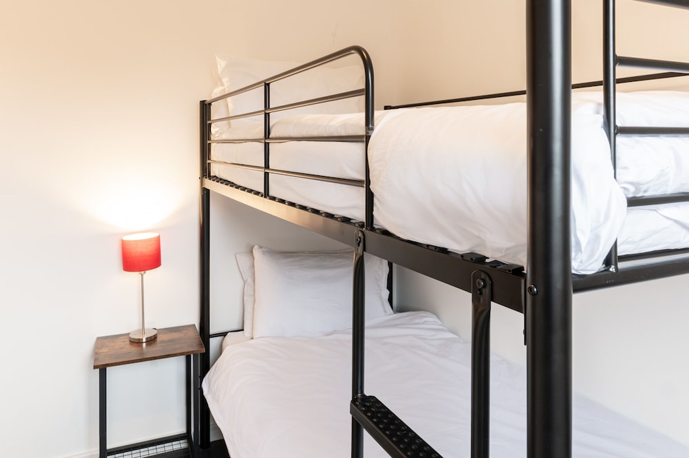 Entire Home in Manchester — 4-Star Luxury Hotel in Manchester, United Kingdom