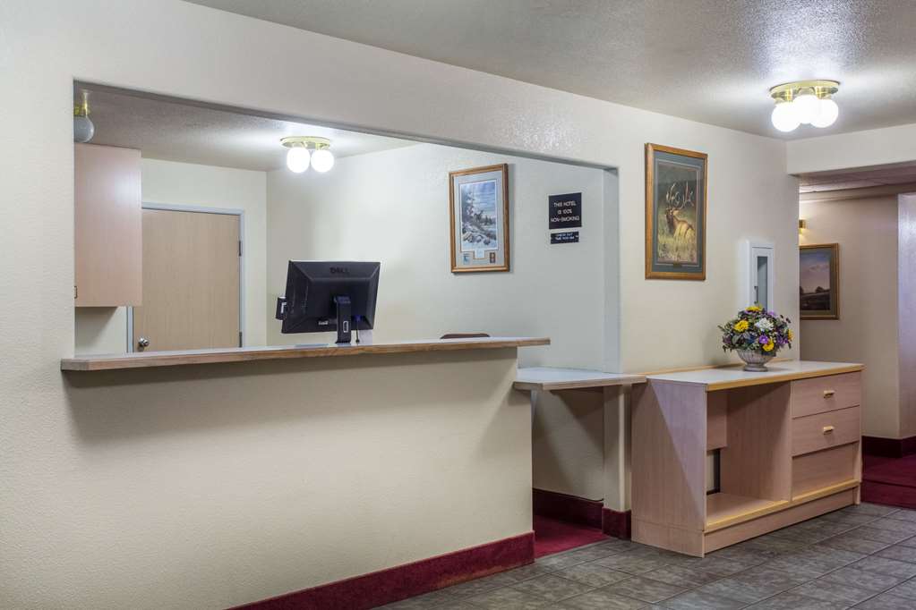 Super 8 by Wyndham Hamilton - photo 3